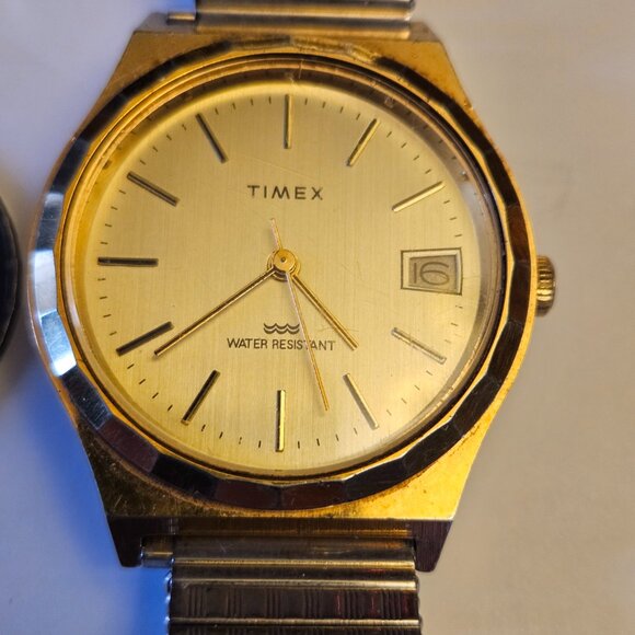 Vintage Timex Gold-Tone Expansion Watch – Classic Elegance - Picture 2 of 11